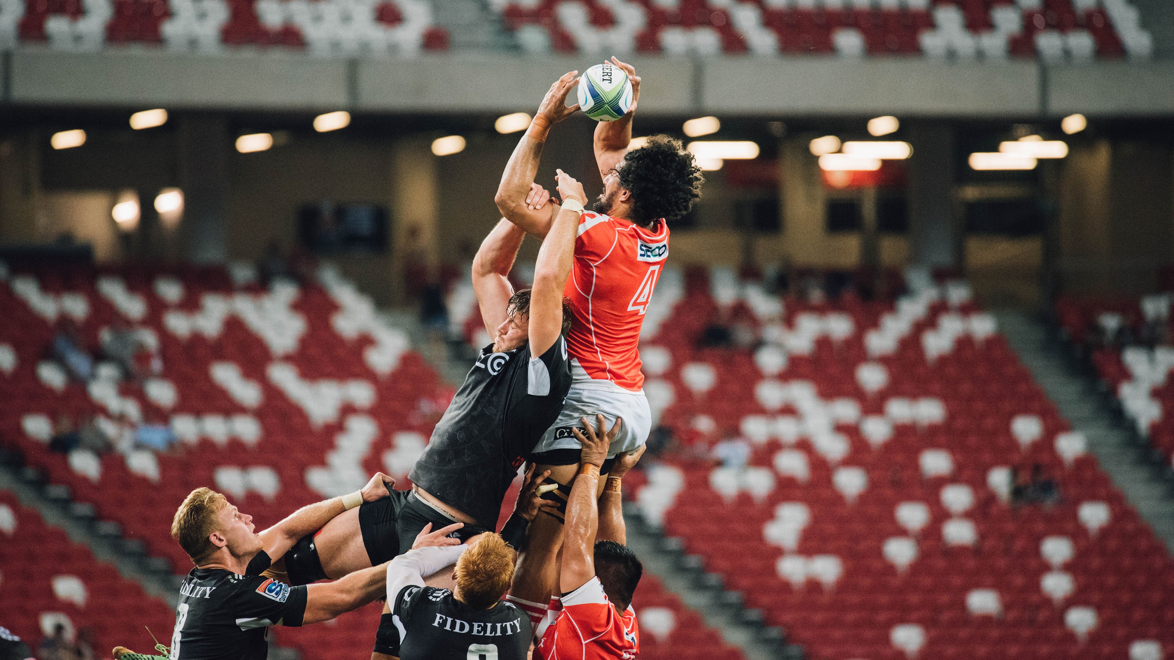 “飞盘竞技：三叉湖赛场上演速度与精准的激烈较量”