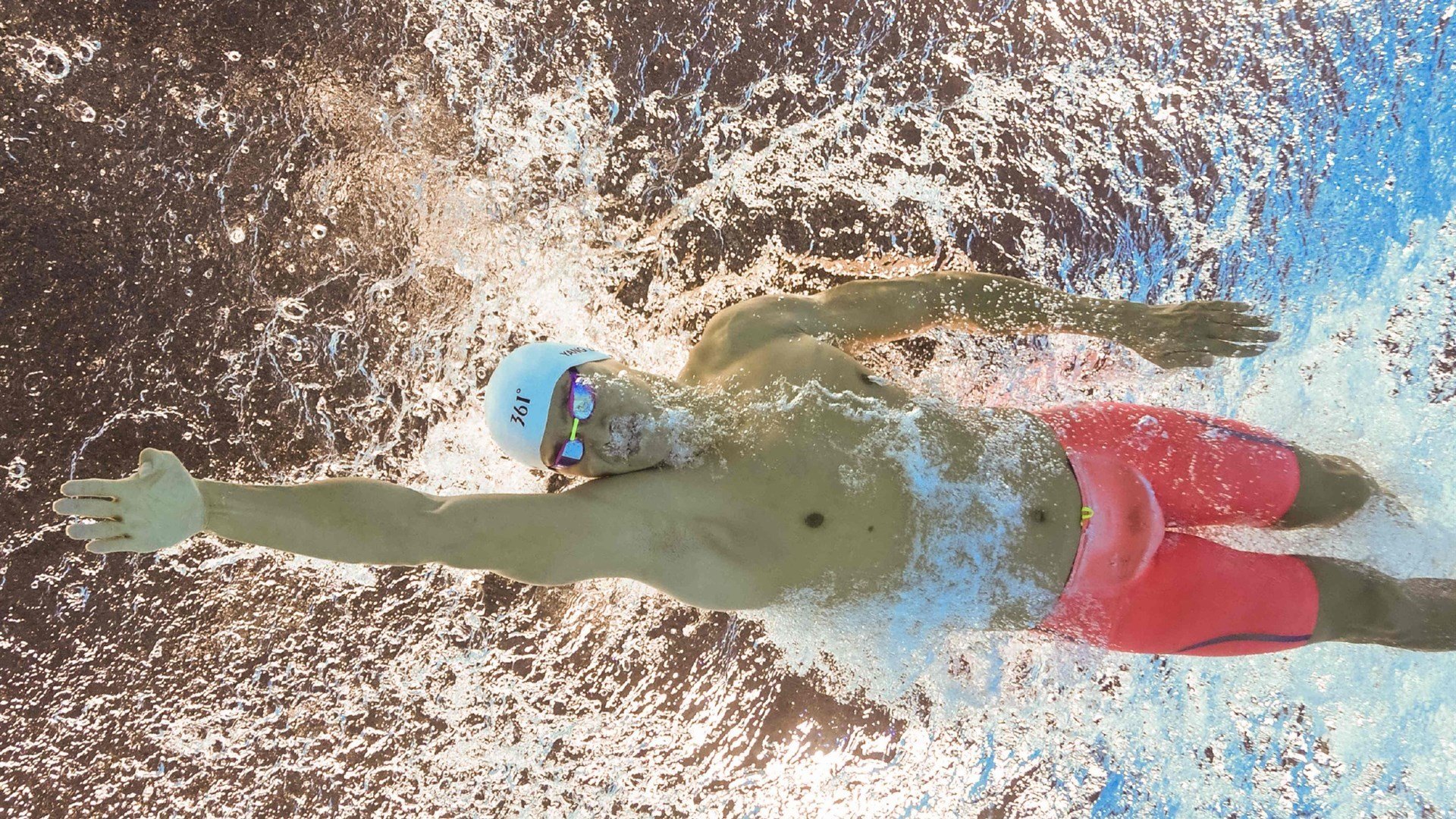 体育新闻中心构建体育赛事全媒体传播体系，体育赛事的媒体宣传需要向媒体经营单位直接支付费用