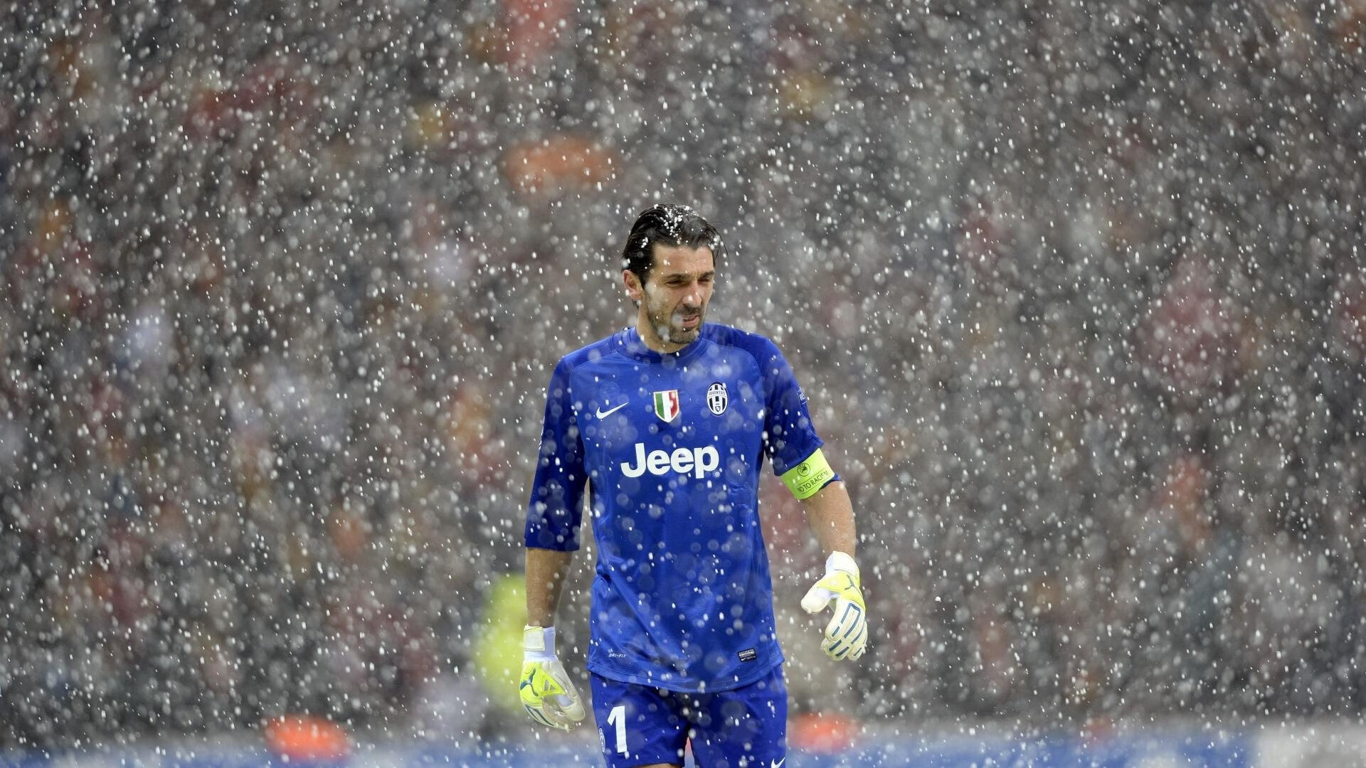 李冰洁泳池英姿激励无数年轻选手，2021李冰洁游泳比赛视频播放